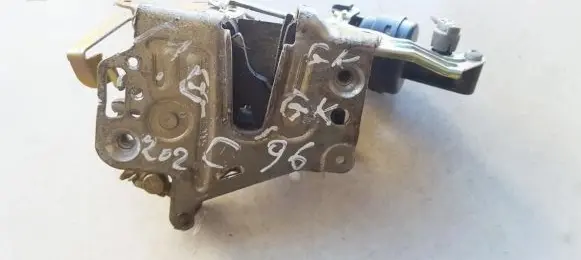 Mercedes-Benz C W202 Rear door lock 2027300535