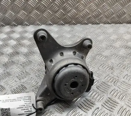 Mercedes-Benz GLS X167 Engine mount bracket A1672409400