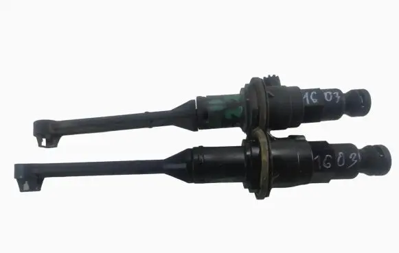 Renault Laguna II Clutch slave cylinder 8200019602
