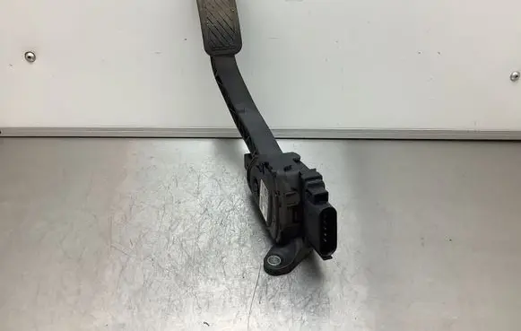 Ford Fiesta Accelerator throttle pedal 8V219F836AA C95YE02 6PV00951700