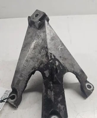 Audi A4 S4 B6 8E 8H Engine mounting bracket 8E0199307F