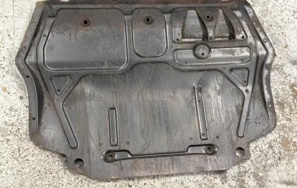 Volkswagen Touran II Engine splash shield/under tray 1K0825237