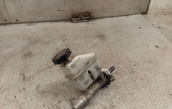 Hyundai i30 Master brake cylinder