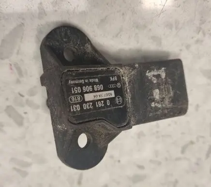 Volkswagen Golf IV Air pressure sensor 0261230031 06B906051