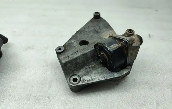 BMW 3 E46 A/C compressor mount bracket 64552247388