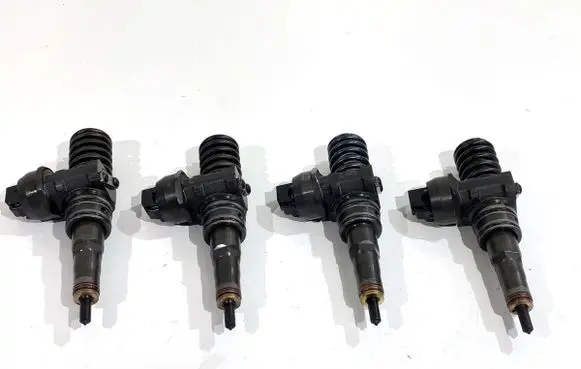 Volkswagen Touran I Fuel injectors set 038130073AG