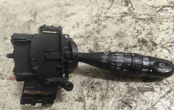 Toyota Corolla E120 E130 Wiper control stalk 17F062 02380