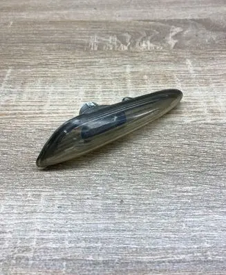 Front fender indicator light