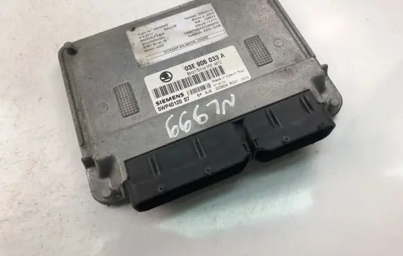 Skoda Fabia Mk1 (6Y) Engine control unit/module 03E906033A
