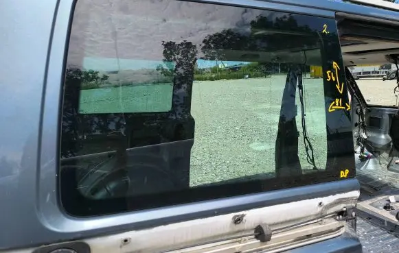 Volkswagen Multivan T5 Rear side window 43R000010 DOT249M103AS3