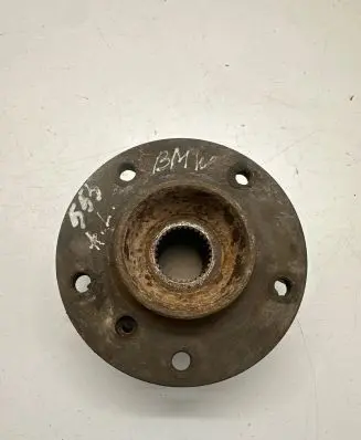 BMW 5 E39 Rear wheel hub