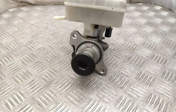 Porsche Cayenne (92A) Master brake cylinder 7P0611303A 32667767