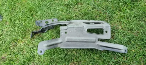 Audi A6 S6 C8 4K Fender mounting bracket 4K0821132