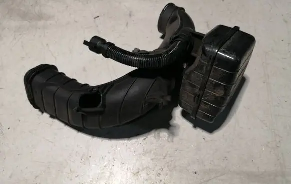 BMW 5 F10 F11 Intake resonator 8512249 13718512249