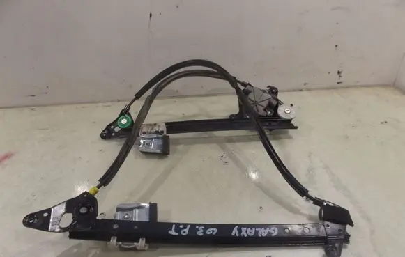 Rear door manual window regulator