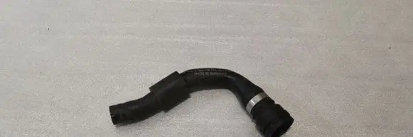 Engine coolant pipe/hose