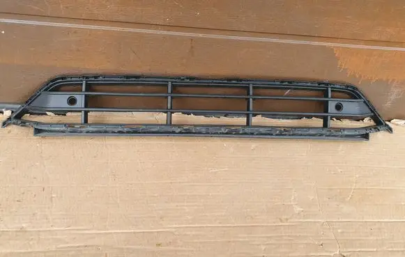 Volvo XC90 Front bumper lower grill 32345820