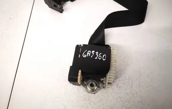 Middle seatbelt (rear)