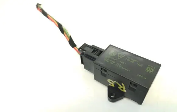 Volkswagen Golf V Seat heating relay 7L0959772