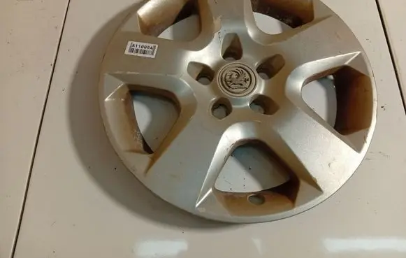Nissan Primera R16 wheel hub/cap/trim 13257501