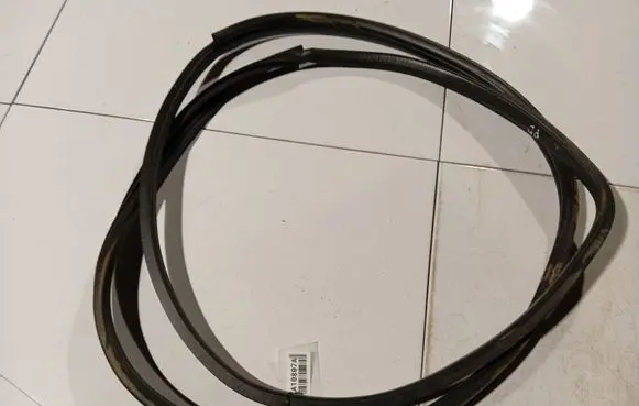 Subaru Legacy Rubber seal front coupe door 