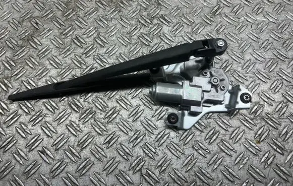 Rear wiper blade arm