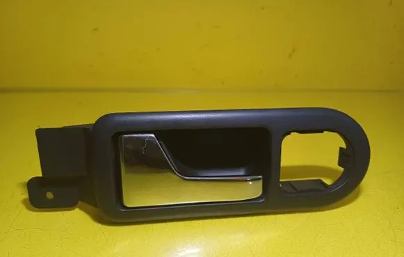 Volkswagen PASSAT B5 Front door interior handle 3B1837113
