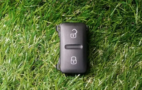 Volkswagen Jetta VI Central locking switch button 5C6962125A