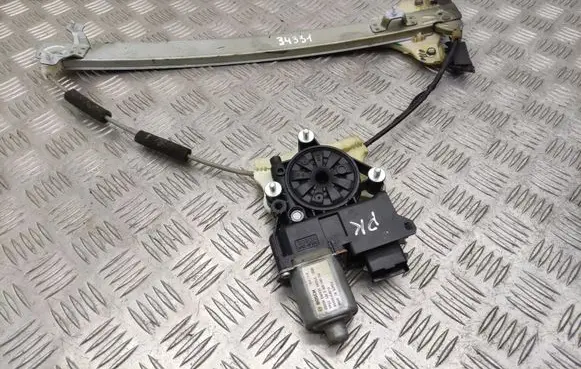 Hyundai i20 (GB IB) Front door window regulator with motor 82401C8020