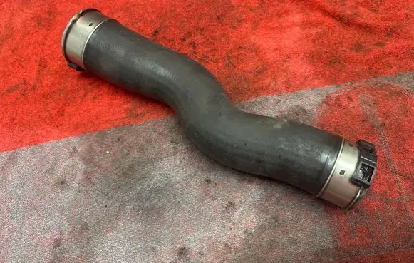 Intercooler hose/pipe
