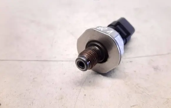 Fuel pressure sensor