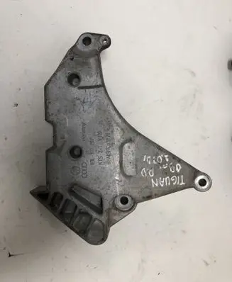 Volkswagen Tiguan Engine mounting bracket 03L199207 KTS21V120
