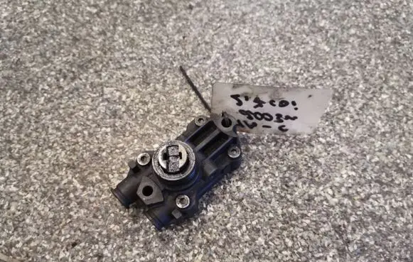 Mercedes-Benz C W203 Fuel injection high pressure pump A6110900350