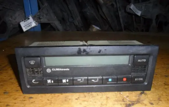 Volkswagen PASSAT B5 Climate control unit