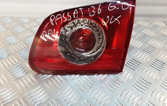Volkswagen PASSAT B6 Tailgate rear/tail lights