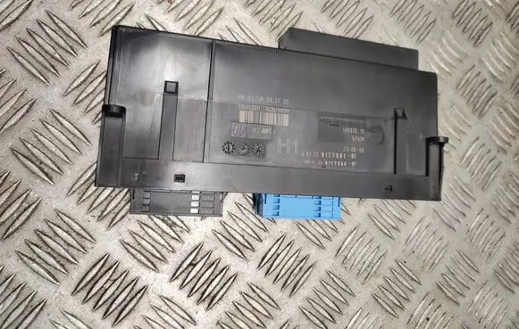 BMW 3 E90 E91 Comfort/convenience module 10681810 9177981 9177980