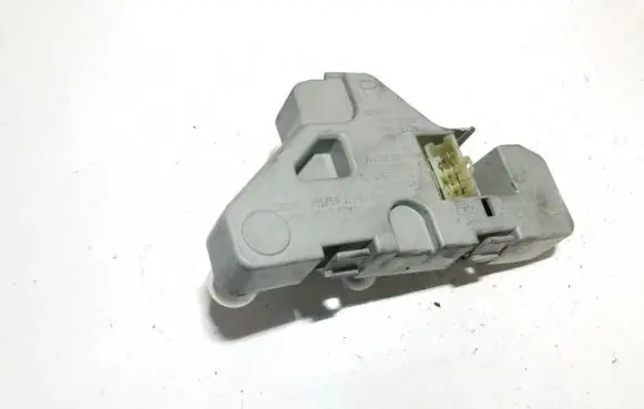 Mazda 121 Tail light bulb cover holder 22061364 220-61364