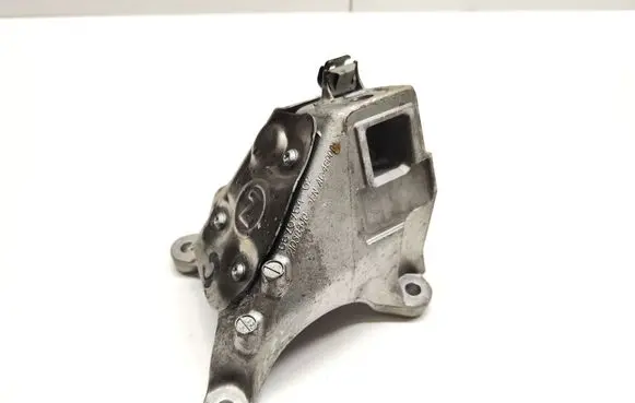 Engine mounting bracket