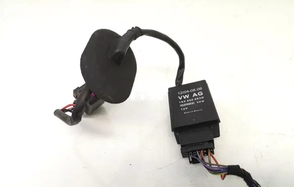 Volkswagen Jetta VI Fuel pump relay 1K0906093G