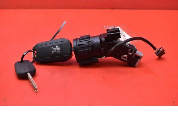 Peugeot 308 Ignition lock 9663123380