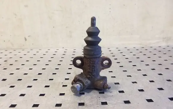 Clutch slave cylinder