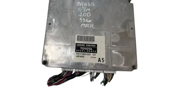 Toyota Avensis T250 Engine control unit/module 8966105A50 MB1758008301 1758008301