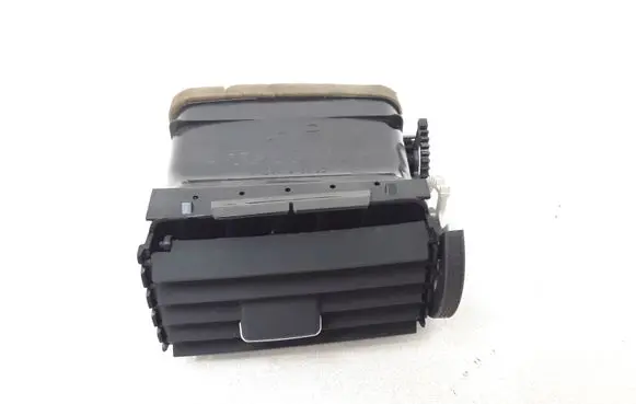 Toyota Avensis T250 Dash center air vent grill