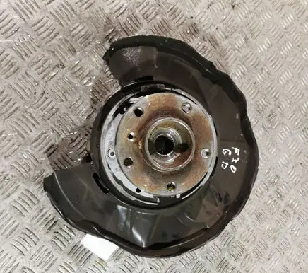 Rear wheel hub