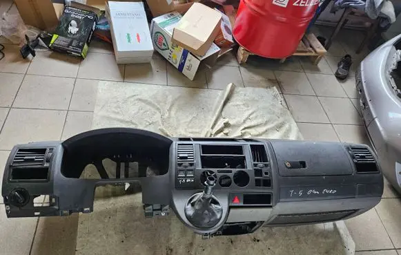 Volkswagen Transporter - Caravelle T5 Dashboard