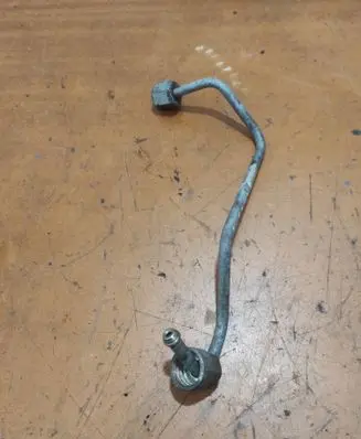 KIA Sorento Fuel injector supply line/pipe 