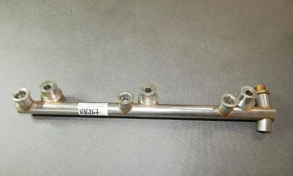 Volkswagen PASSAT B7 Fuel main line pipe 03H133317P