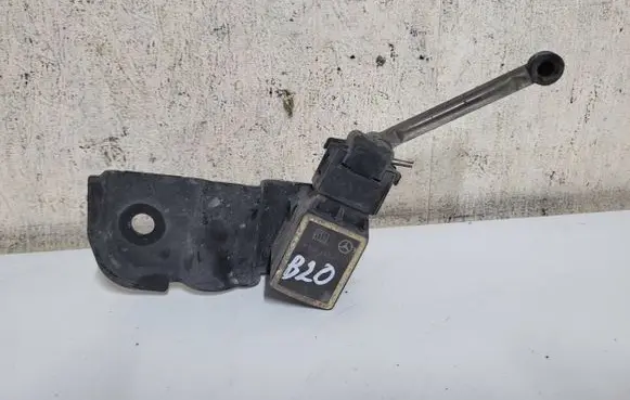Mercedes-Benz GL X164 Air suspension front height level sensor A0105427717