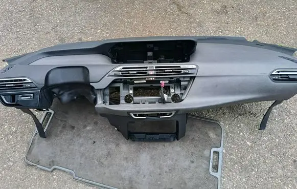 Citroen C4 II Picasso Dashboard 