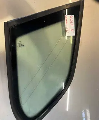 Volkswagen Golf V Rear side window 897009 7897007